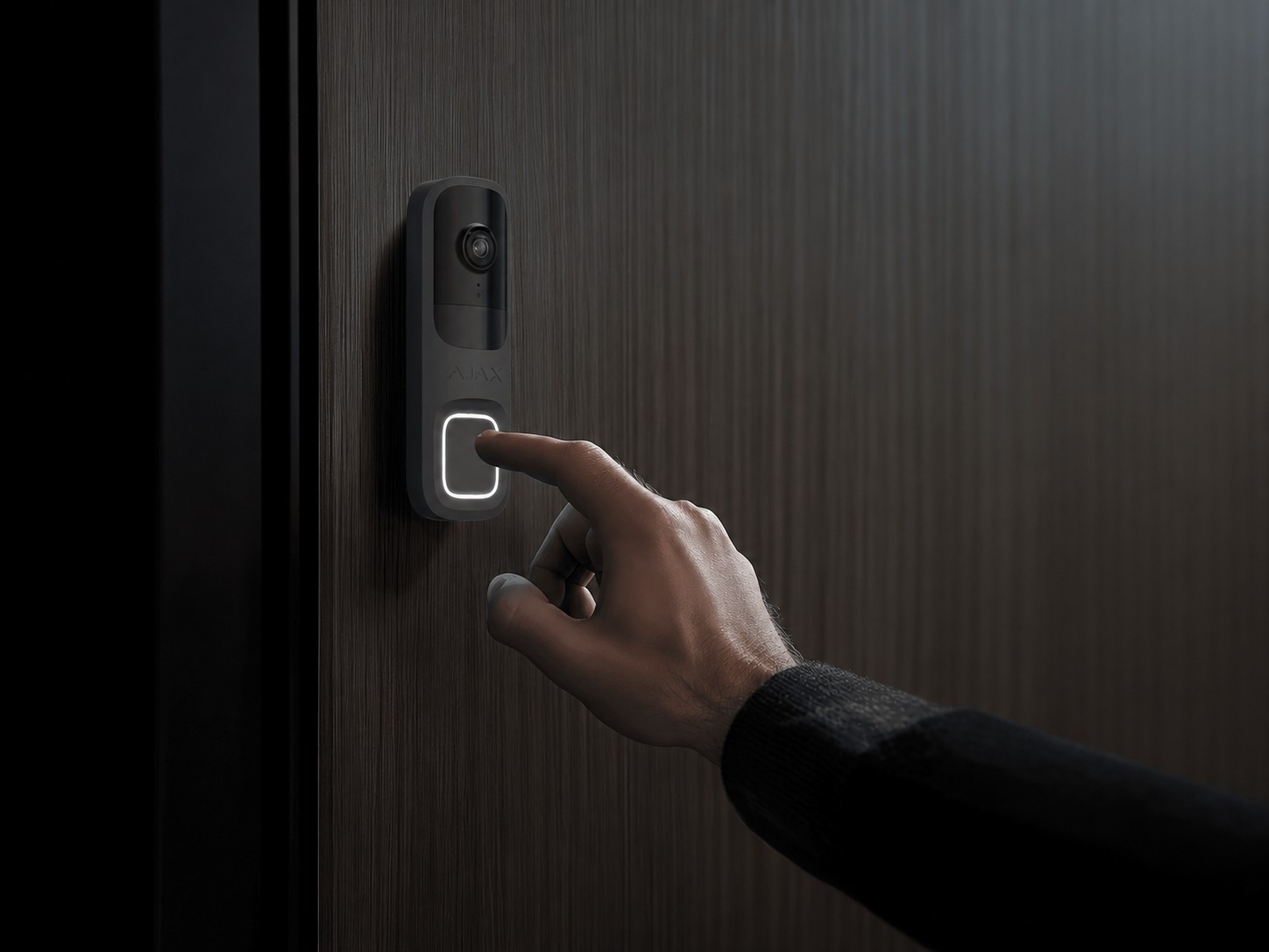AJAX DoorBell an einem dunklen Hauseingang
