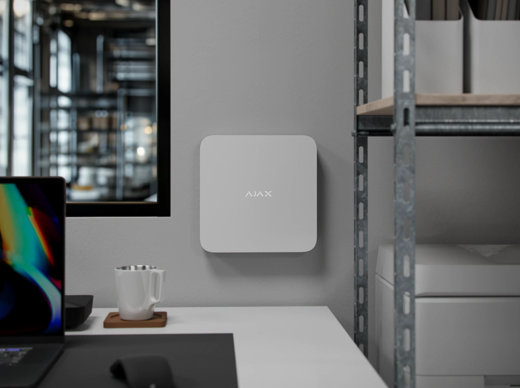 AJAX Superior Hub G3 in einem Lager- und Logistikbereich