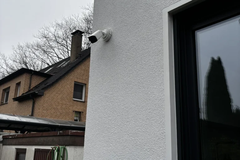 AJAX DoorBell im Eingangsbereich eines Wohnhauses